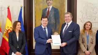 El presidente de la Junta de Castilla y León, Alfonso Fernández Mañueco, recibe a la Junta Directiva de la Asociación Empresa Familiar de Castilla y León (EFCL).