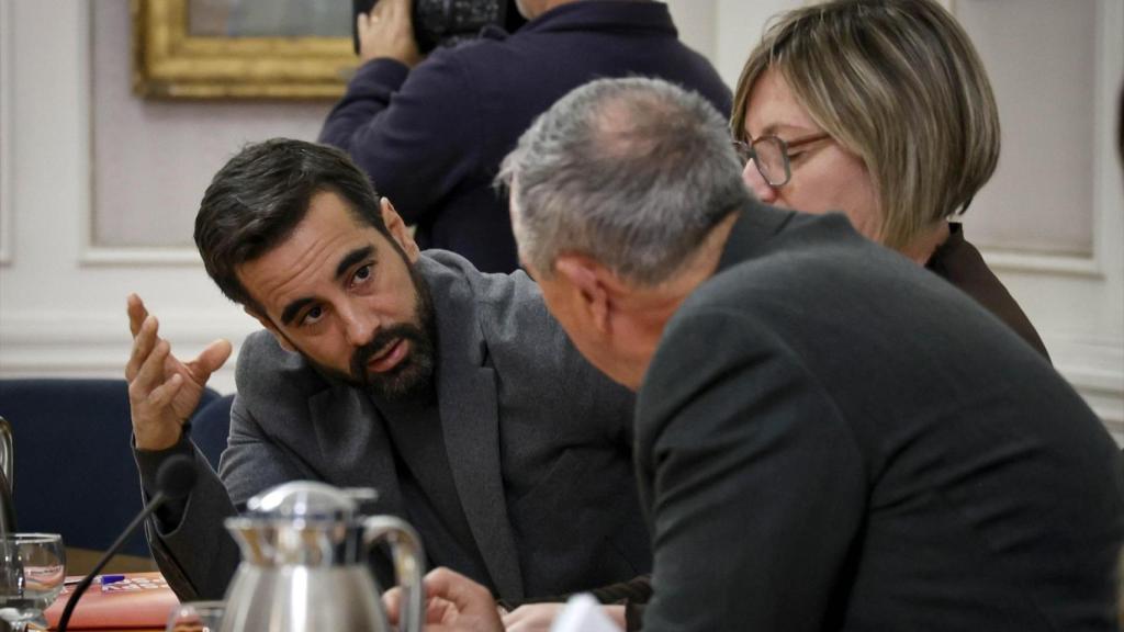 El portavoz del PSPV, José Muñoz, habla con Joan Baldoví en la Junta de Portavoces. Jorge Gil / EP