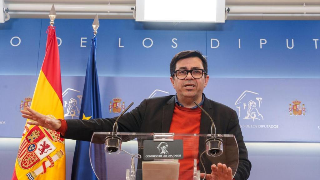 El portavoz de los Comuns y secretario primero de la Mesa del Congreso, Gerardo Pisarello, este viernes en rueda de prensa.