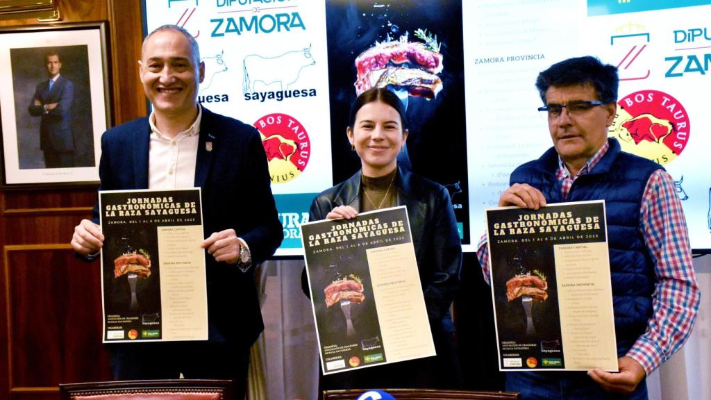 Laura Huertos, técnico de comunicación de Caja Rural de Zamora; Emilio Fernández, diputado de Desarrollo Económico de la Diputación de Zamora; y Antonio Domínguez, presidente de la Asociación de la Raza Sayaguesa