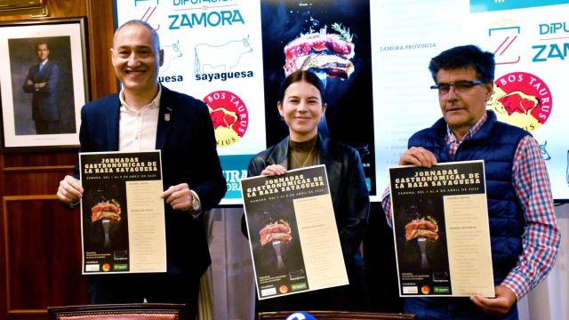 Laura Huertos, técnico de comunicación de Caja Rural de Zamora; Emilio Fernández, diputado de Desarrollo Económico de la Diputación de Zamora; y Antonio Domínguez, presidente de la Asociación de la Raza Sayaguesa