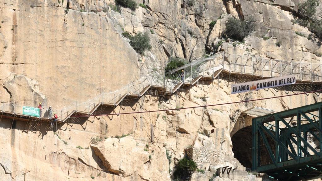 Comienza la obra para ampliar el Caminito del Rey .