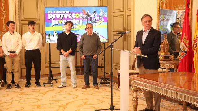 El alcalde de Salamanca, Carlos García Carbayo, durante el acto de entrega de premios