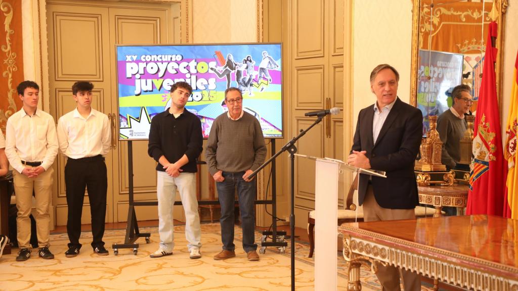 El alcalde de Salamanca, Carlos García Carbayo, durante el acto de entrega de premios