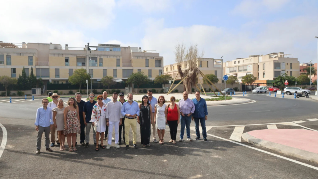Inauguración de la rotonda Nou Nazareth por parte del ayuntamiento de Sant Joan