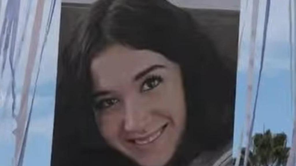 'El Rayo' junto a una imagen de su exnovia difundida por la Plataforma en Memoria de Cloe.