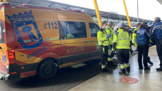 Los equipos de emergencias y la Policía Municipal de Madrid en la T4.