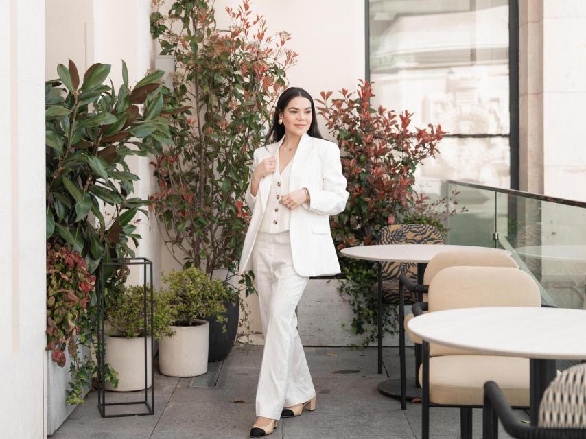 Camila Villalba en la terraza de Cornamusa en Madrid.