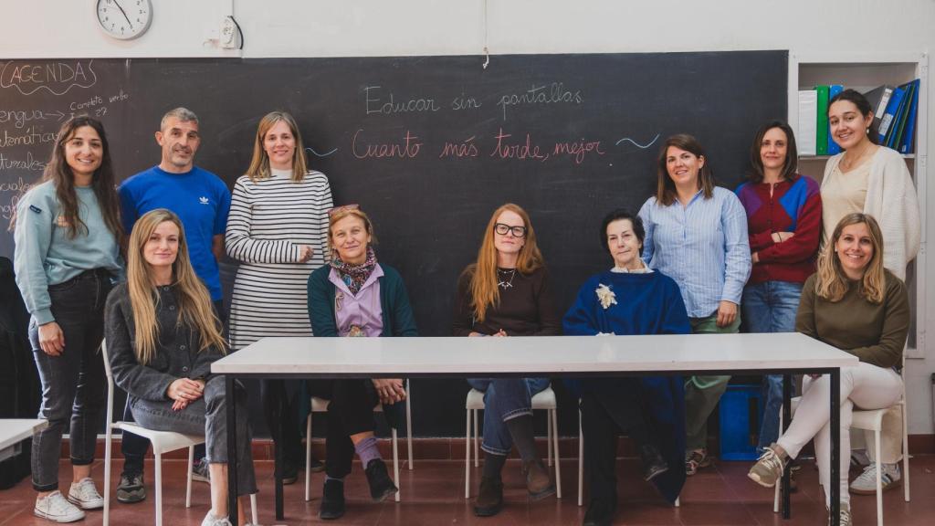 Madres, profesoras del Colegio Madrid y activistas apuestan por una educación analógica.