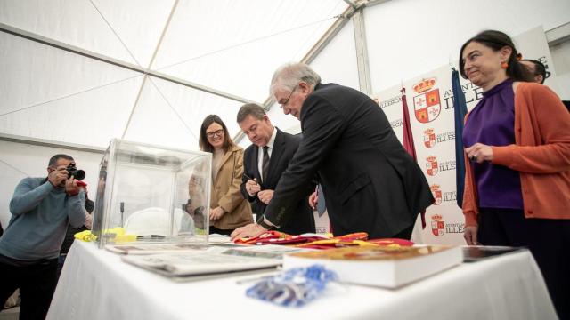 Acto de colocación de la primera piedra del teatro-auditorio de Illescas.