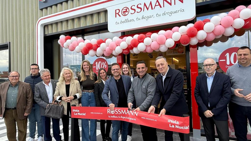 La visita este viernes a la apertura de la tienda de la cadena Rossmann en La Nucia.