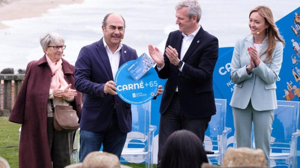 Rueda participa en la presentación del 'Carné +65'