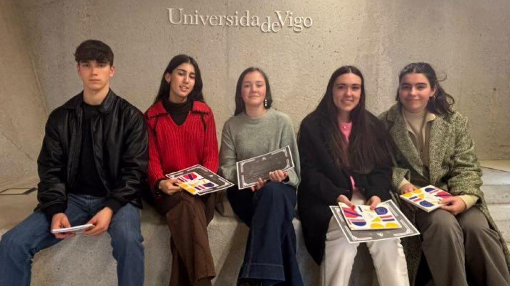 Estudiantes del IES Monelos en la fase regional de las Olimpiadas Europeas, en Vigo