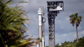 El cohete Starliner de Boeing en su plataforma de lanzamiento.