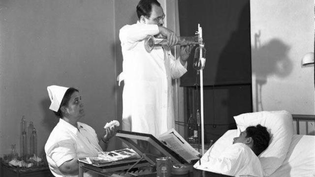 Tratando a un paciente con sífilis.