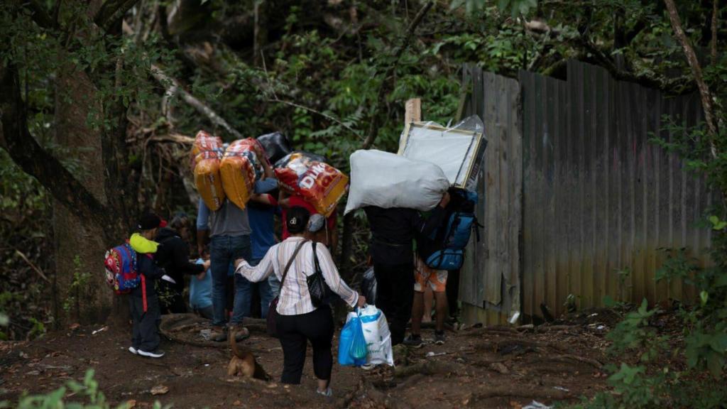 Miles de nicaragüenses han cruzado de manera irregular hacia Costa Rica en búsqueda de refugio, huyendo de la represión de Daniel Ortega
