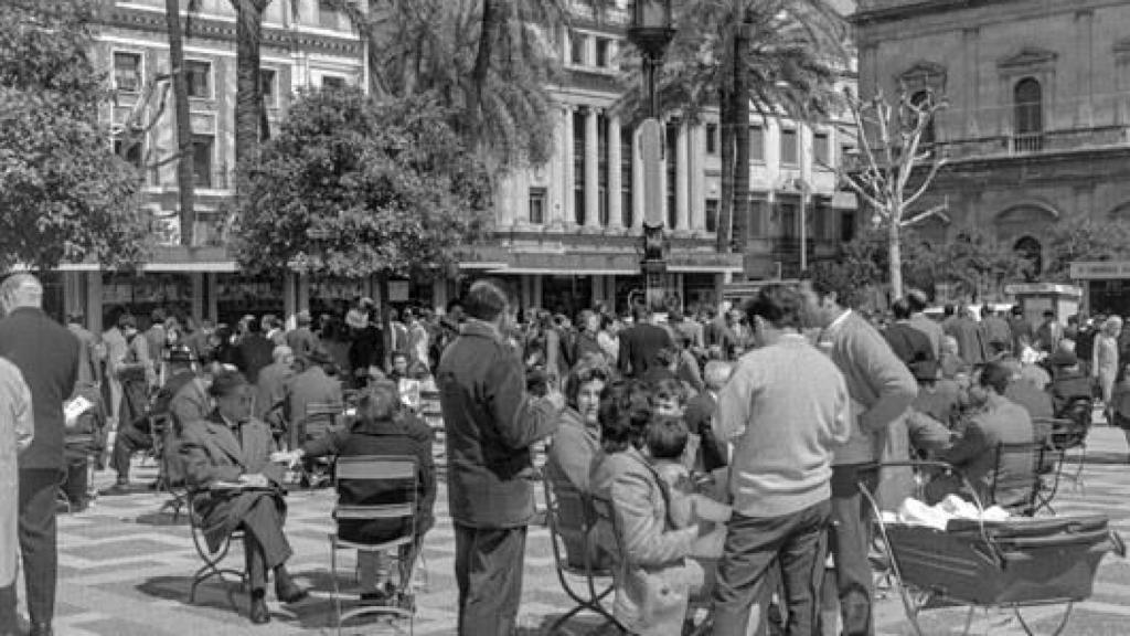 Feria del Libro de Sevilla celebrada en la Plaza Nueva en 1971.