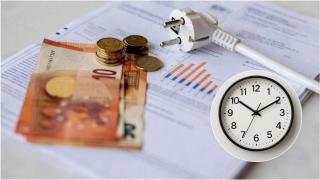 Cuidado con el cambio horario: cómo afecta a los tramos horarios y qué hacer para que no se dispare la factura de la luz