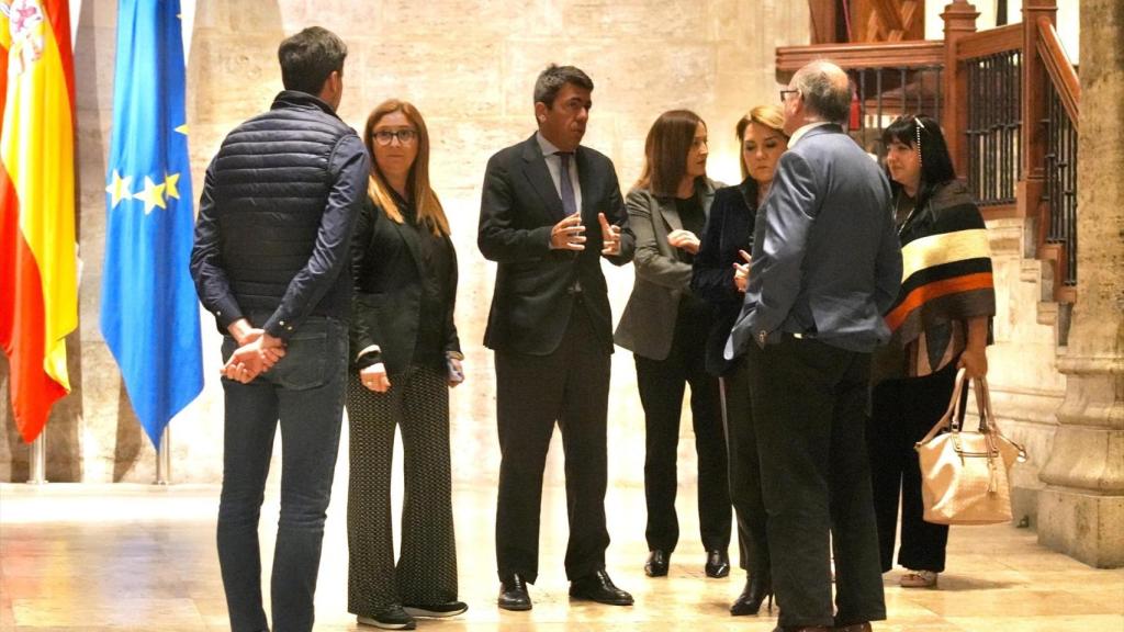 Carlos Mazón, durante la reunión con la asociación Sos Desaparecidos del jueves. Eduardo Manzana / Europa Press