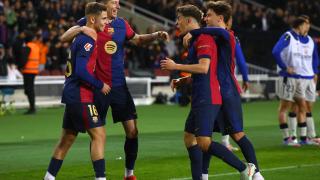 Los jugadores del Barça celebran el gol de Lewandowski contra Osasuna.