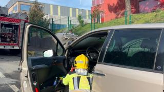 Se incendia un coche parado en el arcén del polígono de Espiñeira en Boiro (A Coruña)