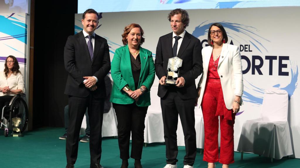 Rubén Lozano recogiendo el premio 'Valores Humanos' de la Diputación de Toledo.