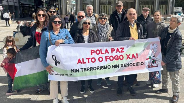 Concentración en A Coruña durante la jornada estatal por el alto al fuego en Palestina.