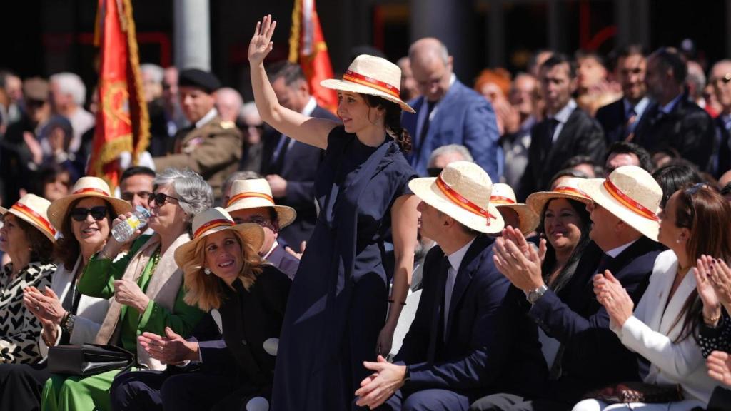La presidenta de la Comunidad de Madrid, Isabel Díaz Ayuso, durante la jura de bandera en Alcobendas (Madrid).