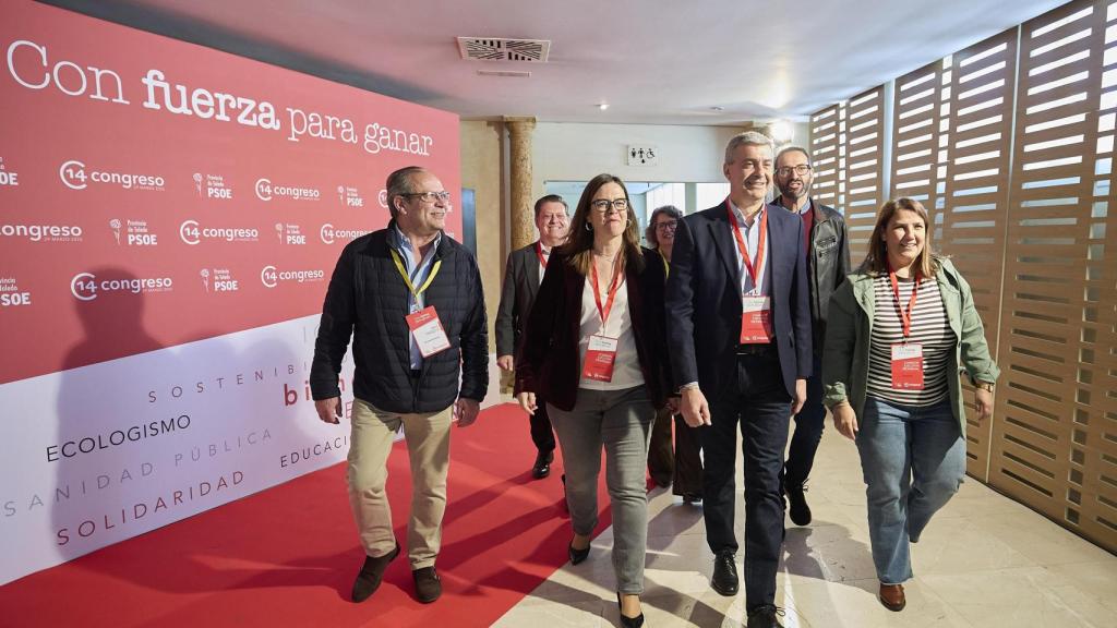 Los dirigentes socialistas llegando al Congreso Provincial en Toledo.