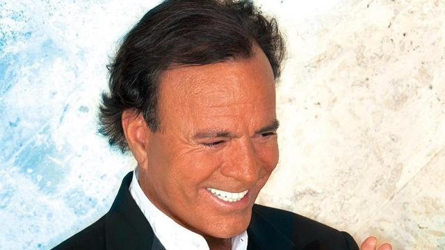 Carlos Herrera ha revelado que Julio Iglesias padece un tumor benigno en la columna vertebral.