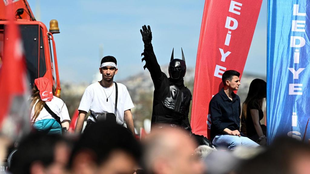 Manifestación en Estambul para protestar contra el arresto del alcalde de Estambul, Ekrem Imamoglu.