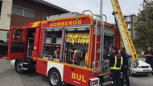 Bomberos de Motril durante una intervención en una imagen de archivo.