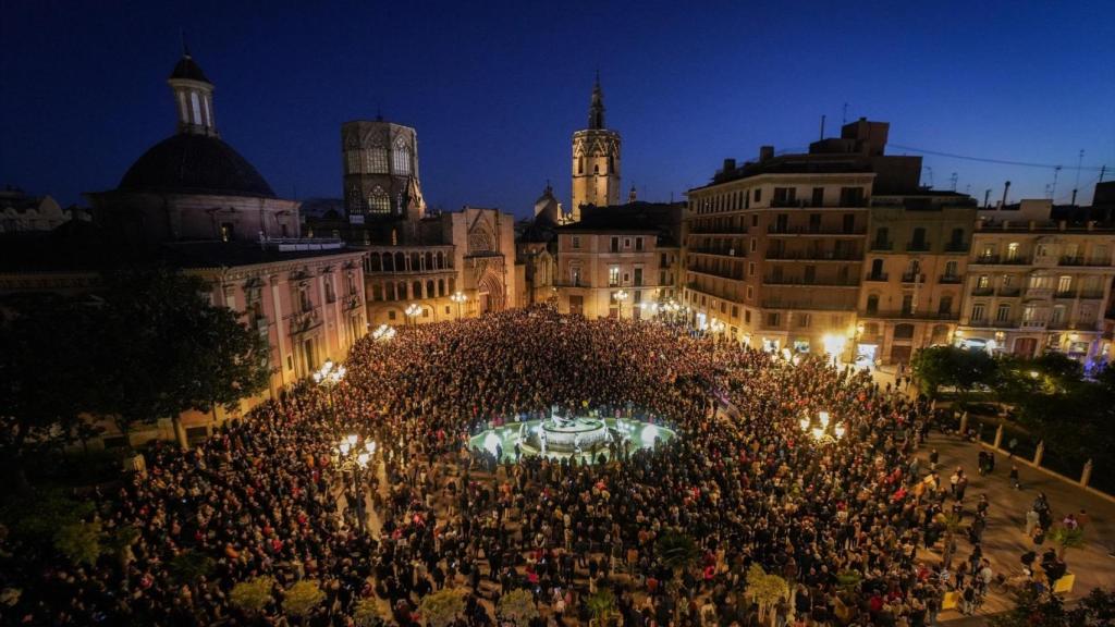 Imagen de la sexta manifestación contra Mazón en la Plaza de la Virgen. Jorge Gil / Europa Press