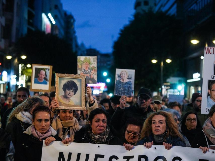 Fotografías de víctimas en la manifestación. Jorge Gil / Europa Press