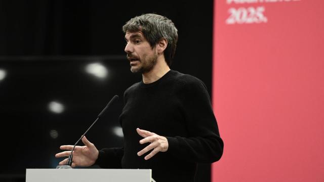 El ministro de Cultura, Ernest Urtasun, este sábado en Rivas Vaciamadrid, durante la apertura de la asamblea estatal de Sumar.