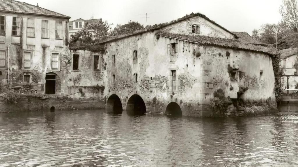 Molinos de la fábrica de Xuvia en la década de 1920. https://cimixnaron.gal