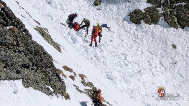 Así ha sido el rescate del montañero herido en Curavacas