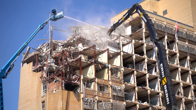 El avance del derribo del antiguo Hospital La Fe de Valencia, en vídeo. Raquel Granell