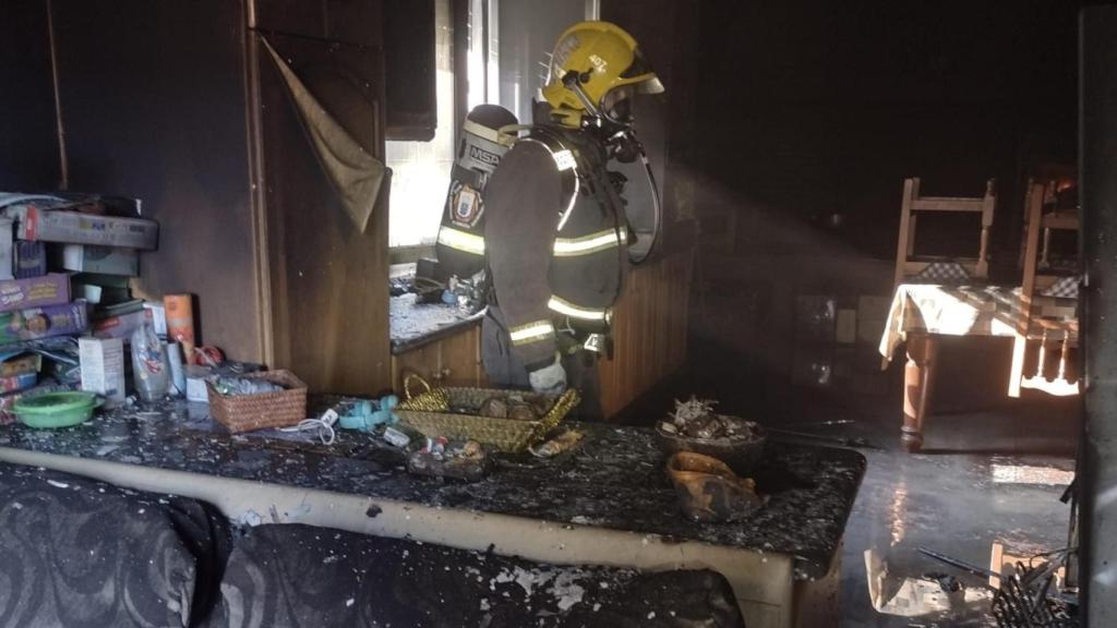 Incendio en la cocina de una vivienda en Boiro (A Coruña)