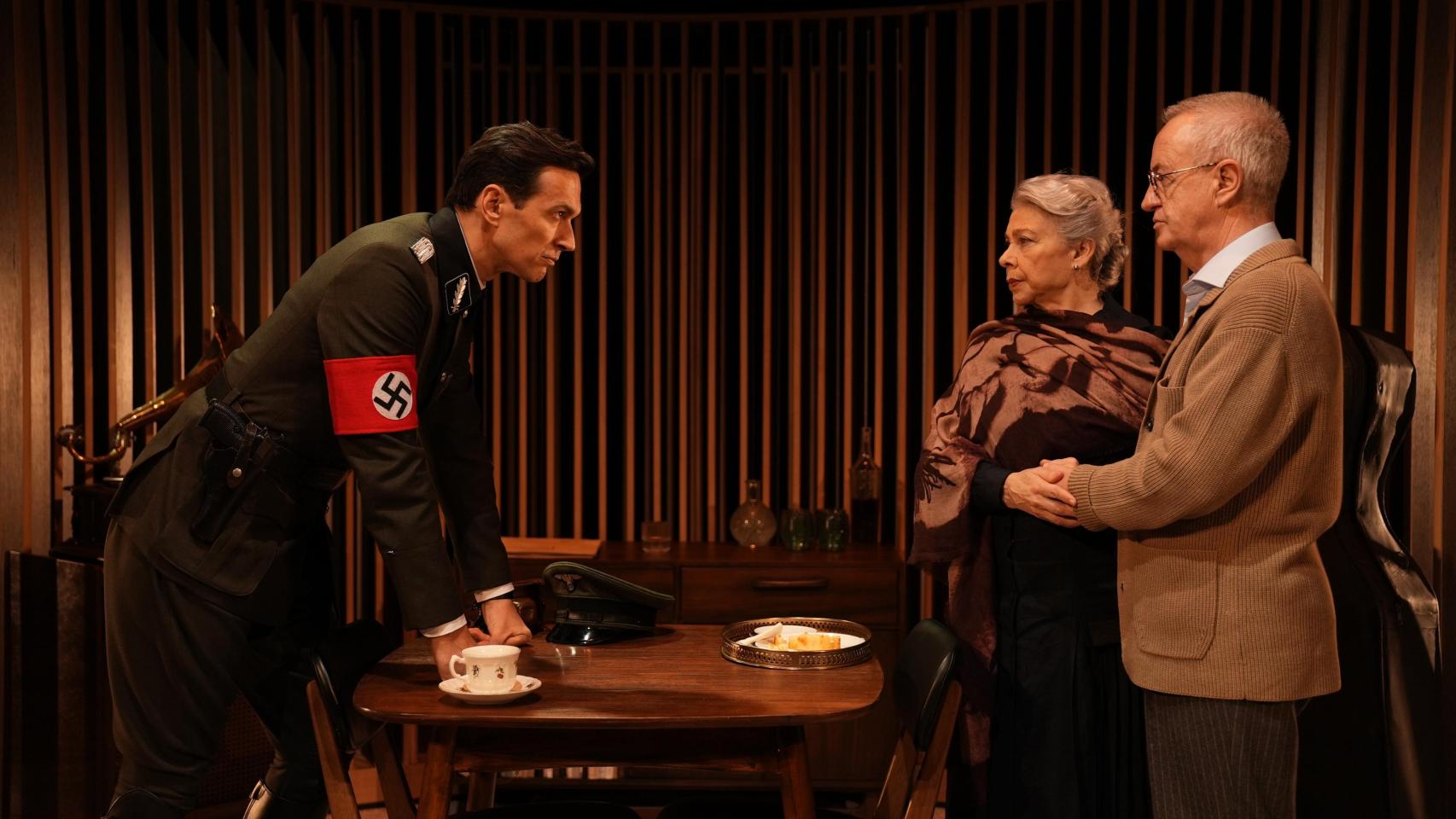 Cristóbal Suárez, Carlos Hipólito y Kiti Mánver en 'Música para Hitler'. Foto: Víctor Gómez Herrera