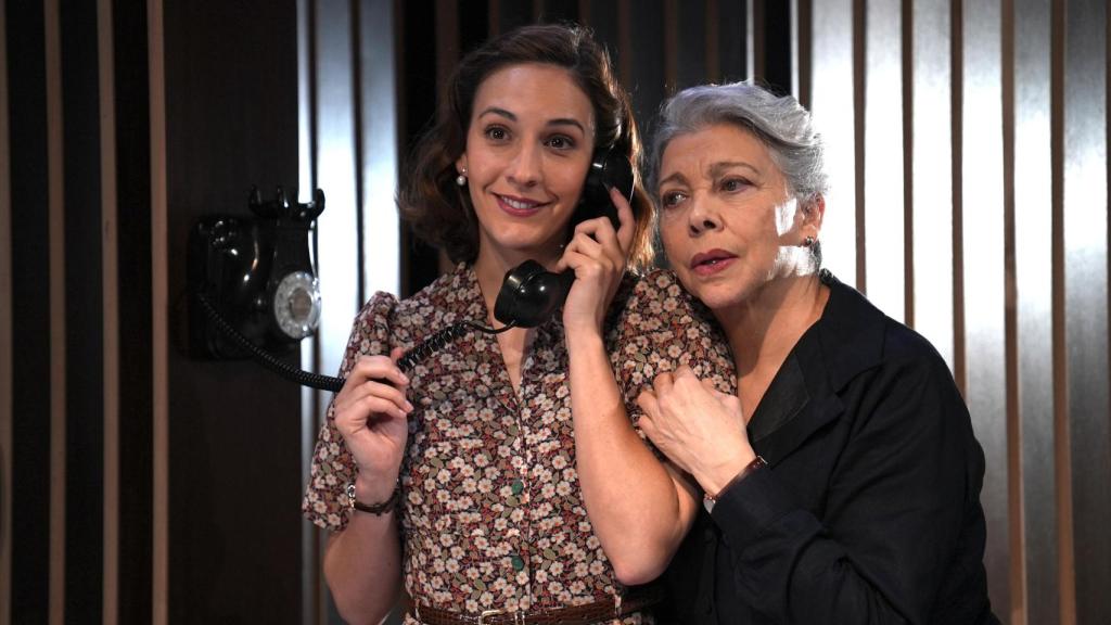 Marta Velilla y Kiti Mánver en un momento de 'Música para Hitler'. Foto: Víctor Gómez Herrera