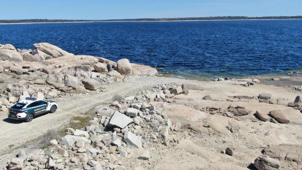 Los agentes buscan al hombre por la presa de Almendra