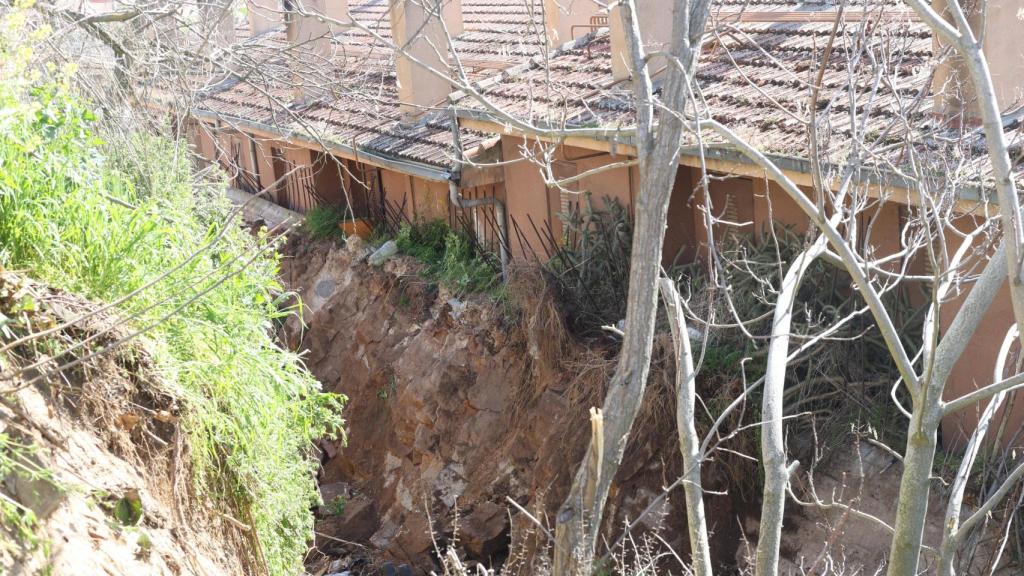 El muro que ha caído en el barrio de rabiche