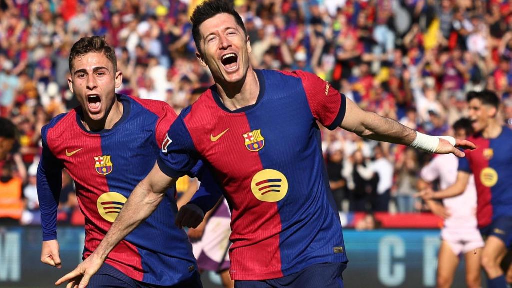 Lewandowski celebra su primer gol del partido ante el Girona.