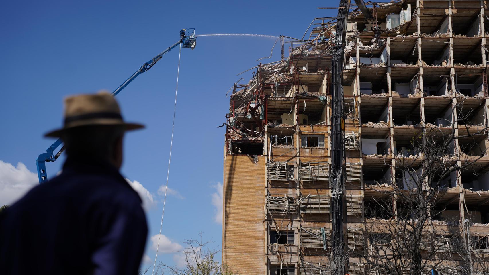 El antiguo Hospital La Fe de Valencia, en imágenes: así avanza el impresionante derribo que transformará el barrio
