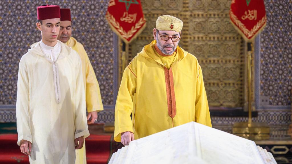 El rey Mohamed VI de Marruecos y su heredero, el príncipe Moulay Hasán, en una imagen de archivo.
