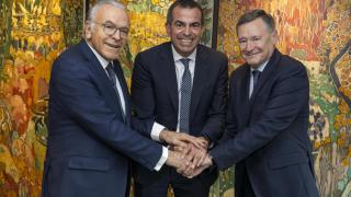 (I-D) Isidro Fainé, presidente de CriteriaCaixa, Jordi Gallés, presidente ejecutivo de Europastry, y Ángel Simón, consejero delegado de CriteriaCaixa.