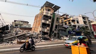 Uno de los edificios que colapsaron tras el terremoto en Mandalay, Myanmar.