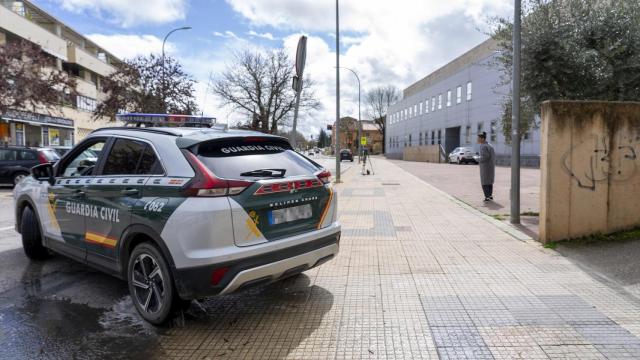 Un vehículo de la Guardia Civil durante un operativo en Cáceres.