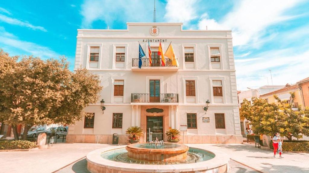 Fachada del Ayuntamiento de Benetússer. EE